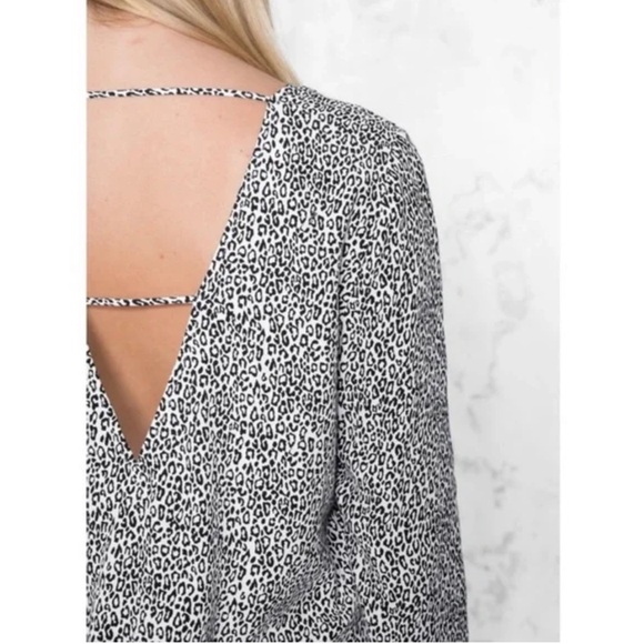 & Other Stories White and Black Cheetah Long Sleeve Open Back Blouse Size 4 - Picture 3 of 9